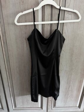 Aritzia Sunday Best Black Shimmer Mini Dress
Silky Size 00